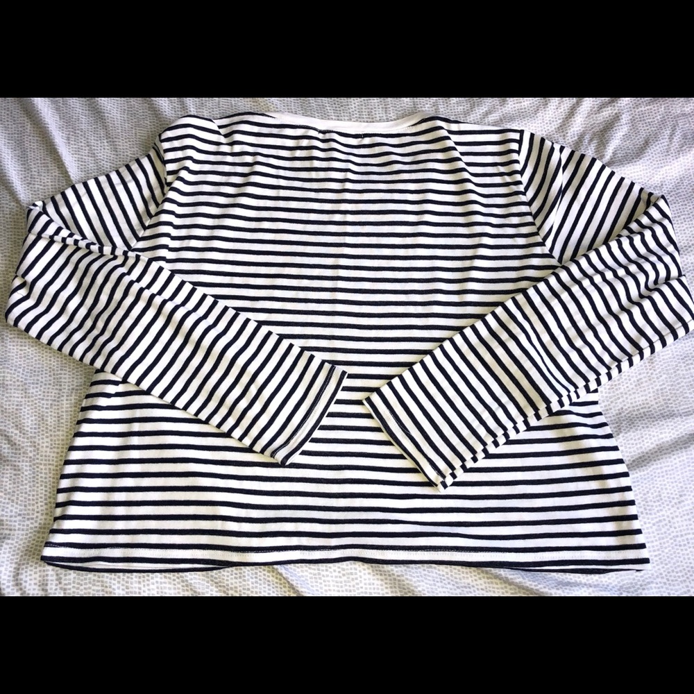 Cropped Black and White Sweatshirt